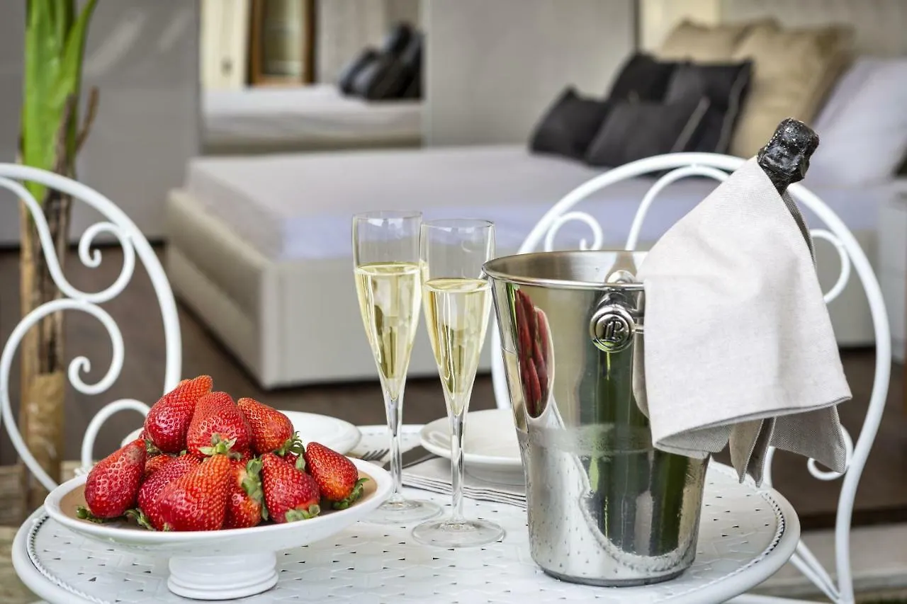 אולביה Luxury Rooms & Suites בית הארחה